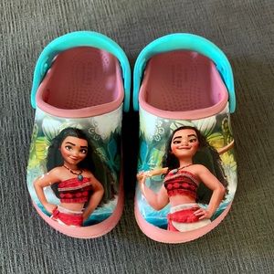 Disney Moana Size 9 Crocs (Toddler Girls)
